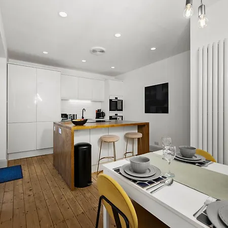 Stunning 3 Bed In - Parking