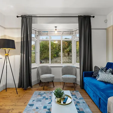 Stunning 3 Bed In - Parking