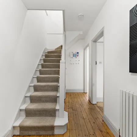 Stunning 3 Bed In - Parking *