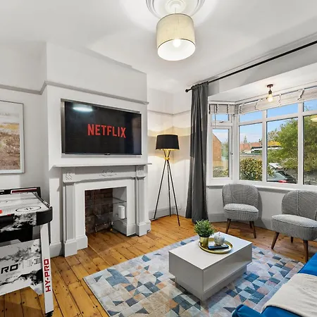 Stunning 3 Bed In - Parking Nyaraló *