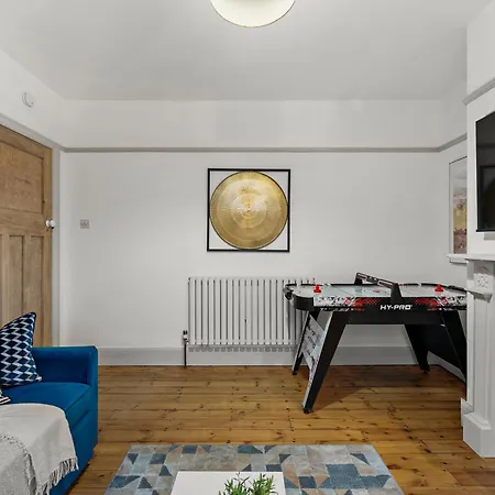 Nyaraló Stunning 3 Bed In - Parking