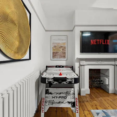 Stunning 3 Bed In - Parking * Bristol