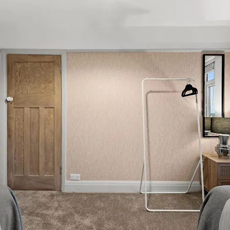 Stunning 3 Bed In - Parking Nyaraló *