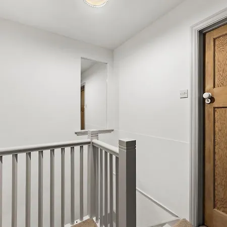 Stunning 3 Bed In - Parking *