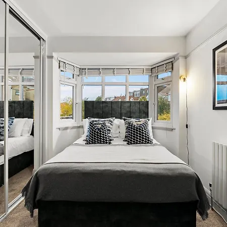 Stunning 3 Bed In - Parking