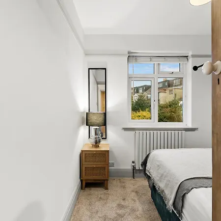 Stunning 3 Bed In - Parking Nyaraló