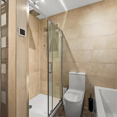 Nyaraló Stunning 3 Bed In - Parking *