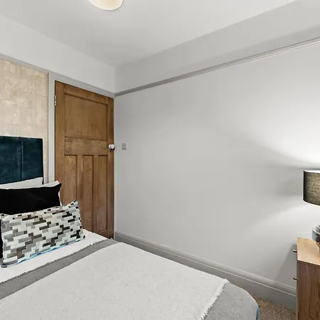 Nyaraló Stunning 3 Bed In - Parking *