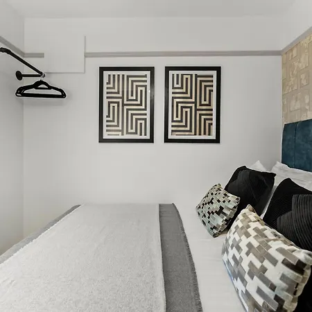 Stunning 3 Bed In - Parking