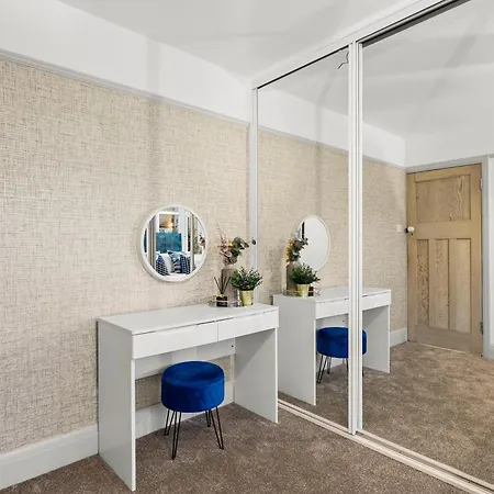 Stunning 3 Bed In - Parking