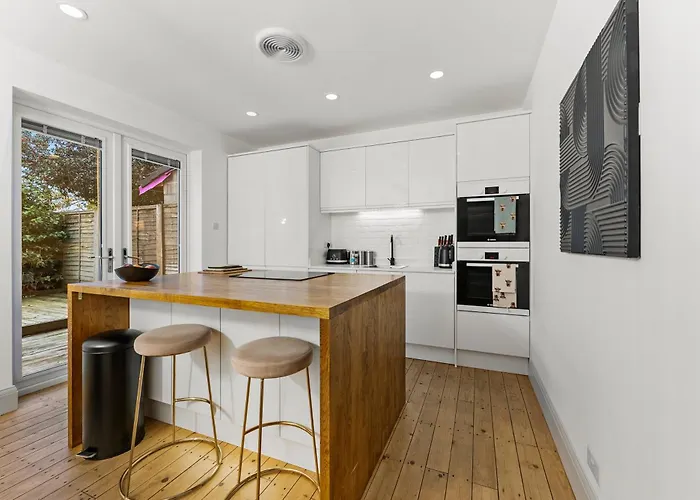 Stunning 3 Bed In - Parking *