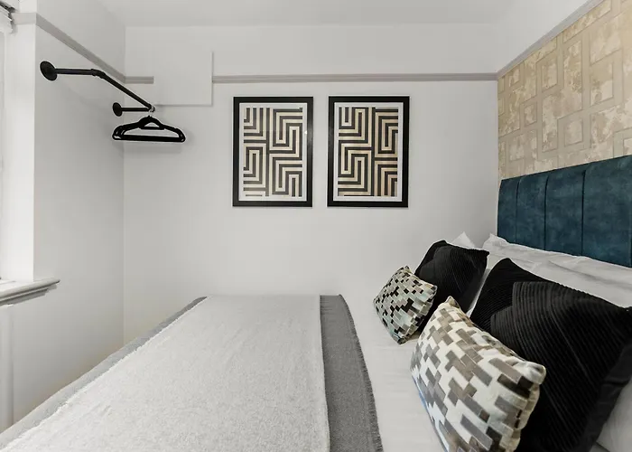 Stunning 3 Bed In - Parking