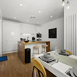 Stunning 3 Bed In - Parking