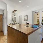 Stunning 3 Bed In - Parking