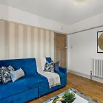 Stunning 3 Bed In - Parking