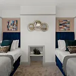 Stunning 3 Bed In - Parking 펜션