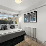 펜션 Stunning 3 Bed In - Parking