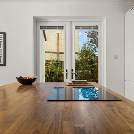 Stunning 3 Bed In - Parking *