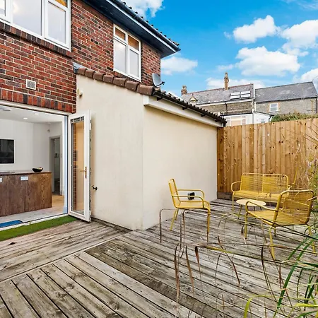 Stunning 3 Bed In - Parking