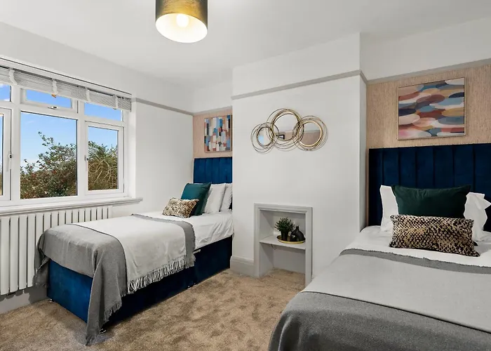 Semesterbostad Stunning 3 Bed In - Parking