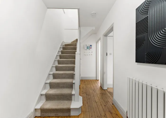 Stunning 3 Bed In - Parking *