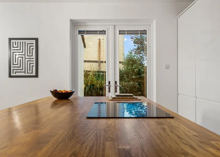 Stunning 3 Bed In - Parking *