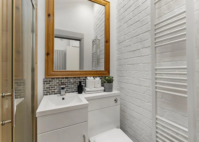 Stunning 3 Bed In - Parking *