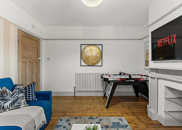 度假居 Stunning 3 Bed In - Parking