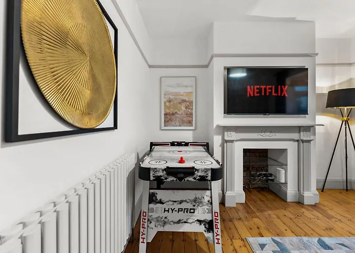 Stunning 3 Bed In - Parking * Bristol