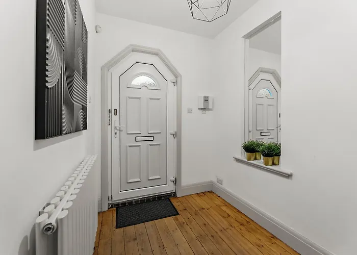 度假居 Stunning 3 Bed In - Parking *