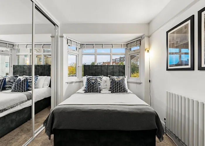 Stunning 3 Bed In - Parking